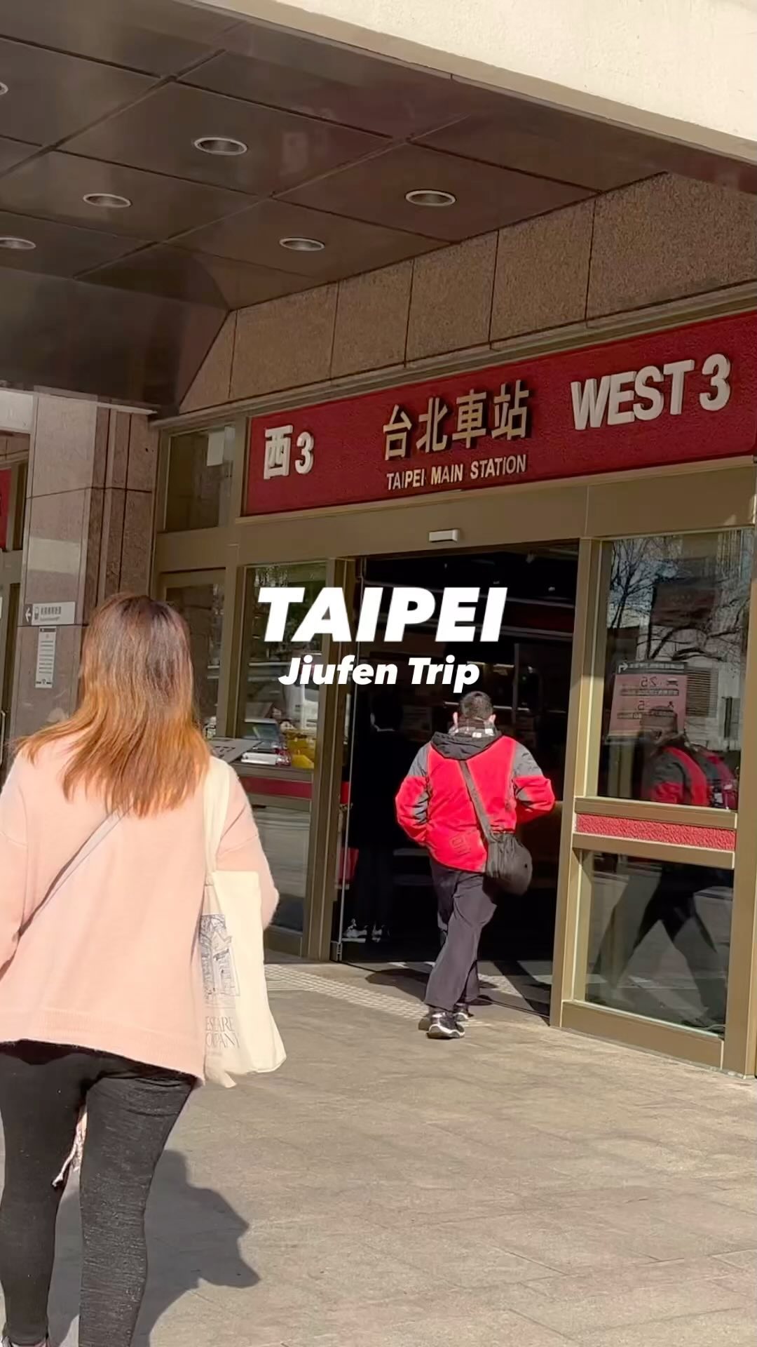 Short trip tp Jiufen to visit the tea house that inspired spirited away.
#wanderer #travelblogger #travel #travelgram #exploretaiwan #taipei #jiufen